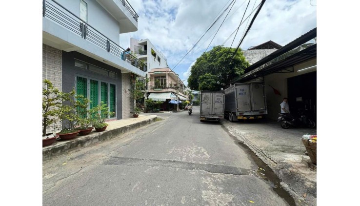 Ngộp Lý Thánh Tông - Giáp Q11 - 4,5x15m2 - HXH 6m Thông - 2 tầng